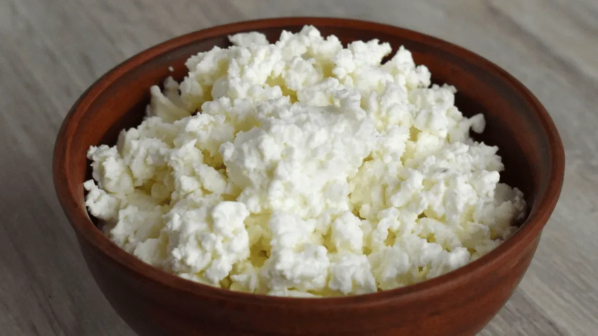 Queijo cottage reúne proteínas e caseína em uma opção versátil
