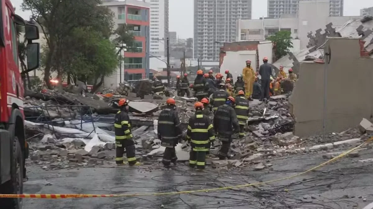 Desabamento de obra em São Paulo mata duas mulheres e deixa sete desaparecidos