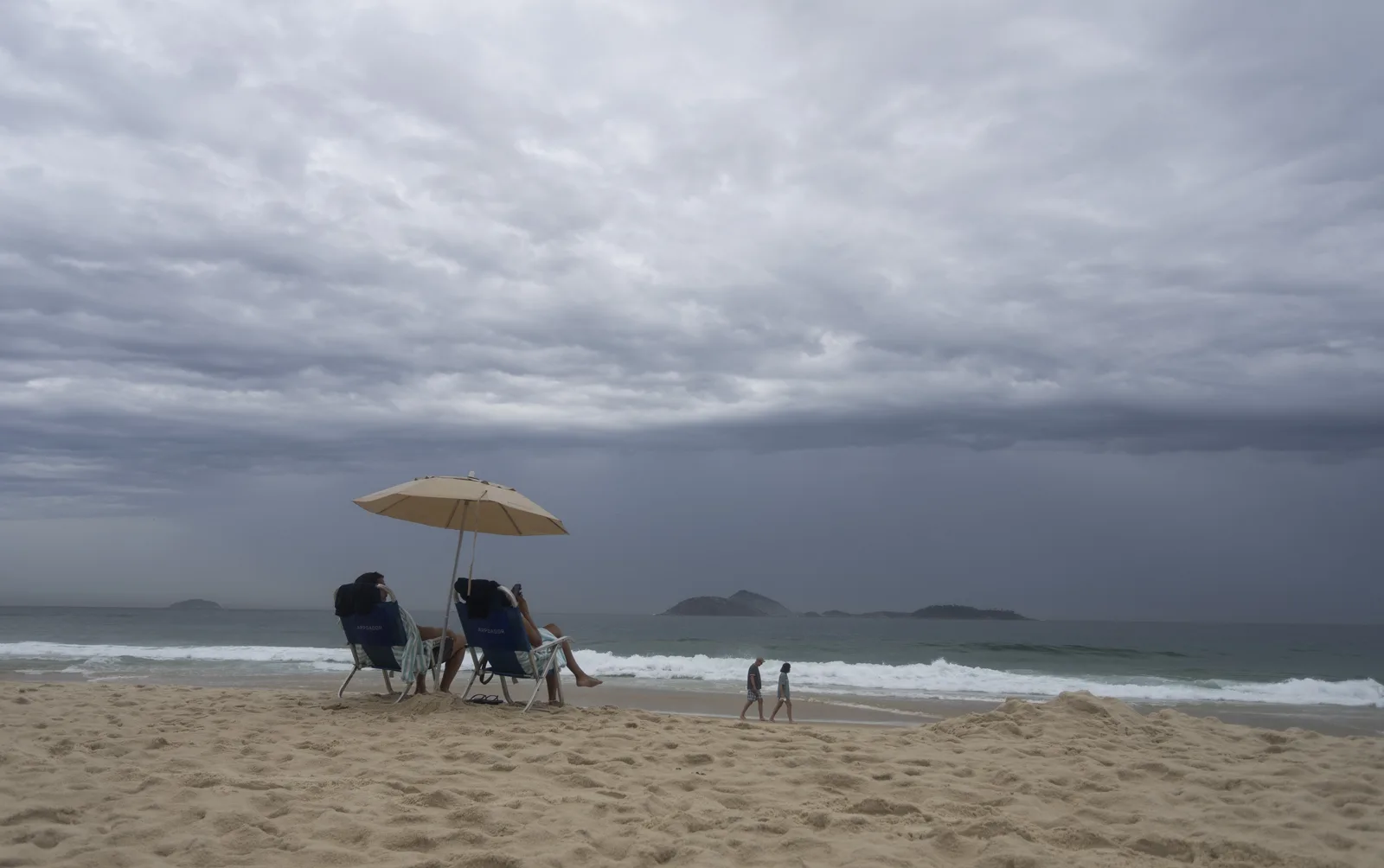 Chuva muda planos de turistas e mantém Rio sob céu fechado nos próximos dias