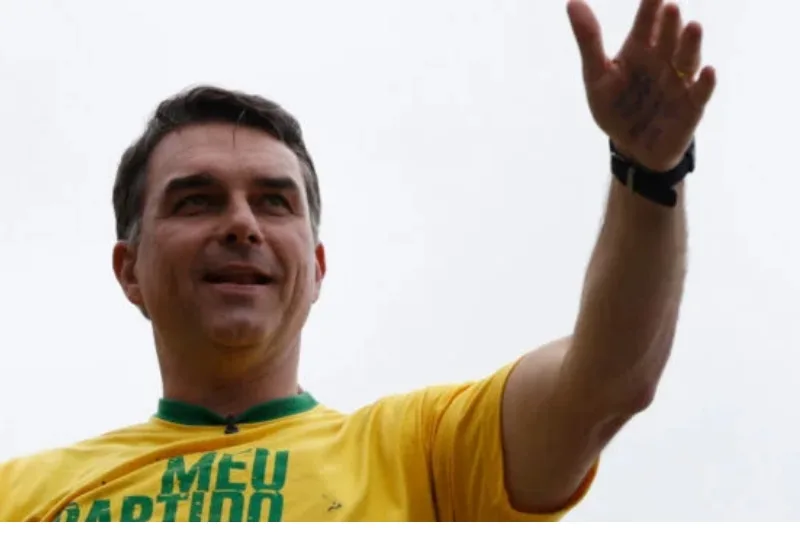 Flávio Bolsonaro pede abertura de apurações sobre INSS, Banco Master e Lula