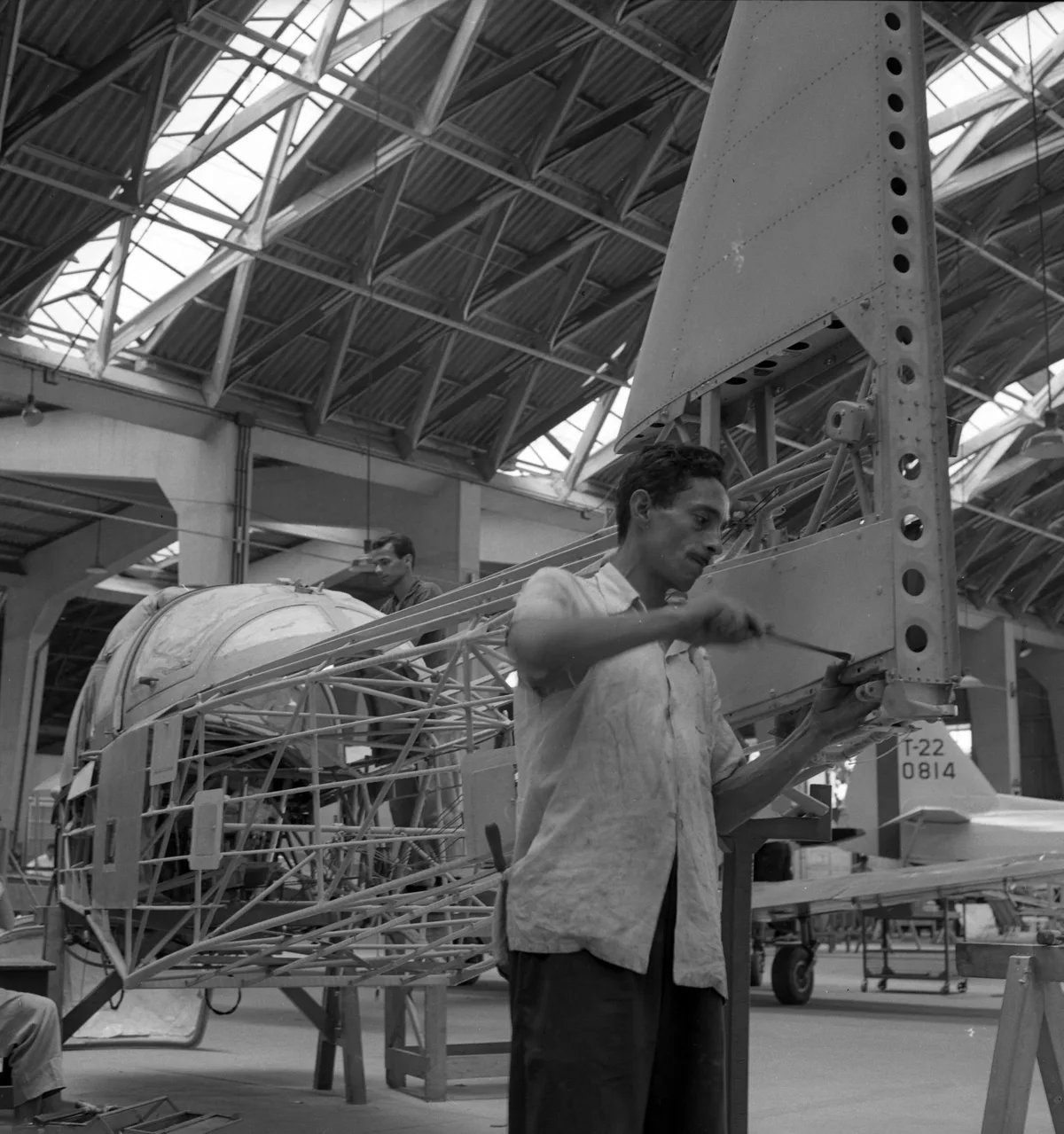 Fábrica do Galeão formou profissionais e produziu 471 aeronaves antes da Embraer