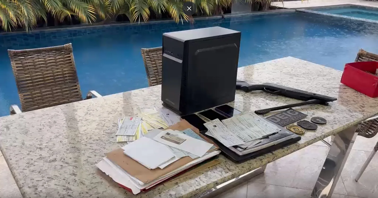 Jovem é detida no Tocantins em investigação sobre extorsão e lavagem de dinheiro