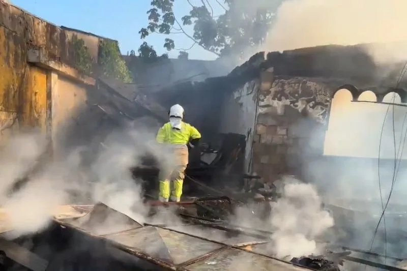 Incêndio em casa deixa morador ferido em Itacoatiara, no Amazonas
