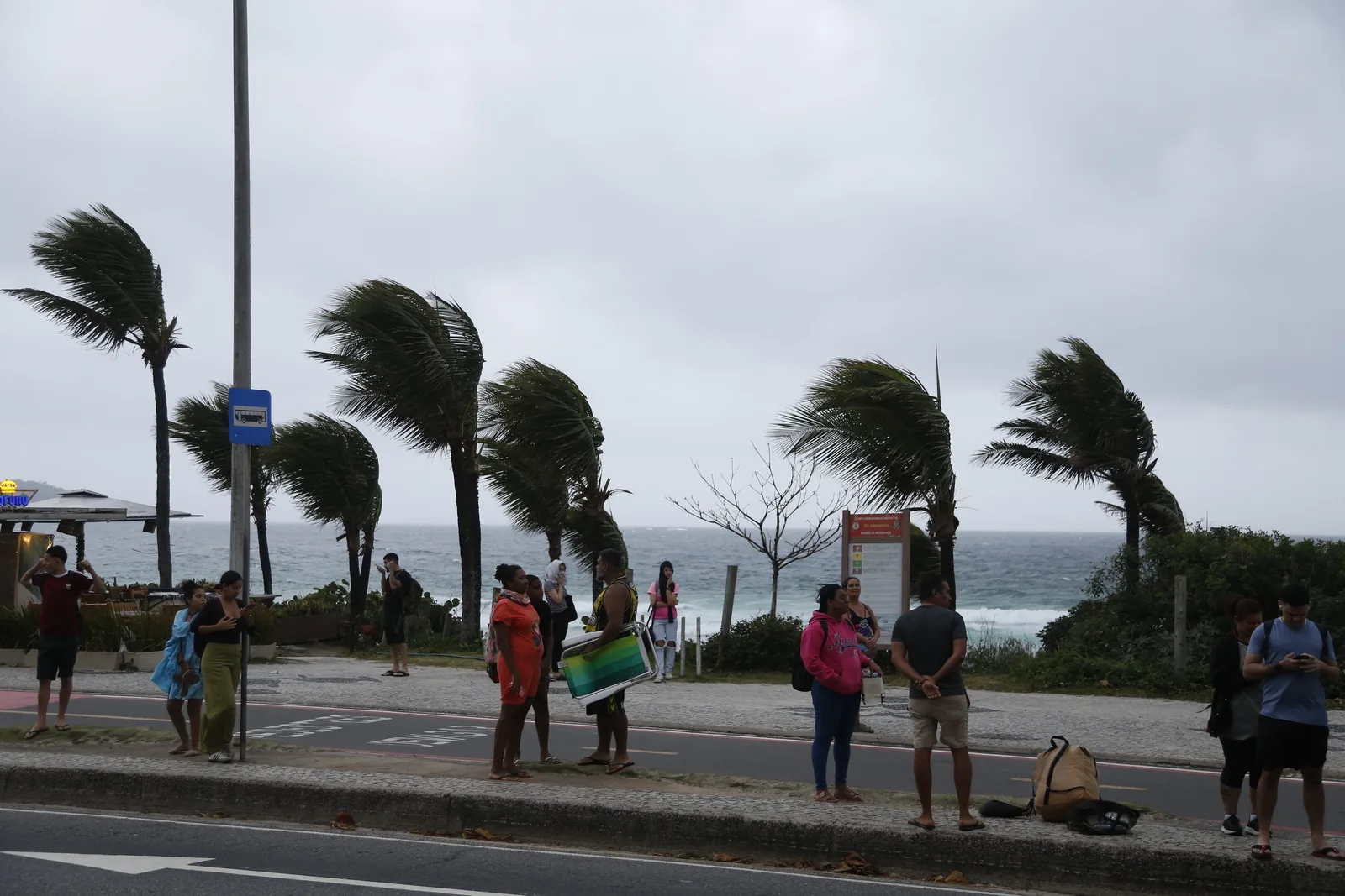 Rio de Janeiro terá chuva forte e ventos de até 80 km/h