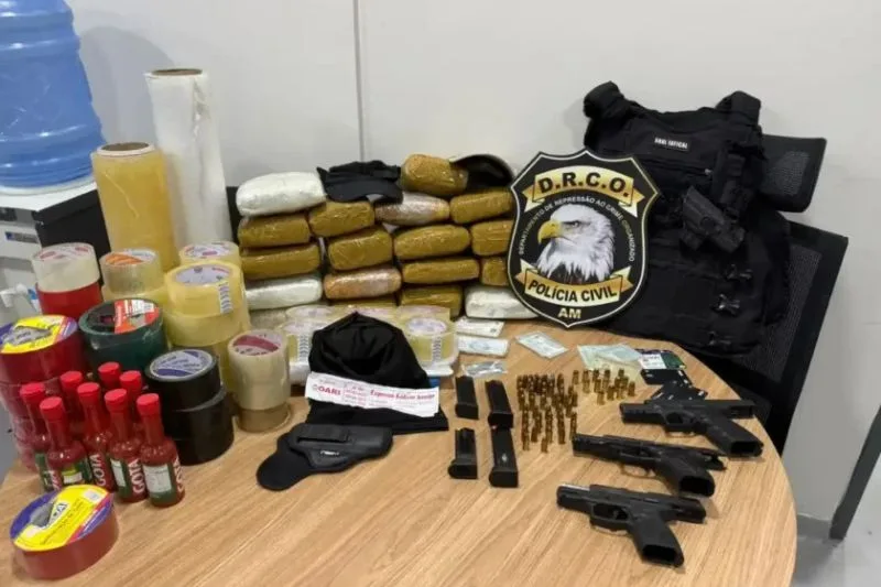 Policiais militares são detidos com drogas e armas no Centro de Manaus